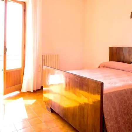 Ferienhaus House With 5 Bedrooms In With Furnished Garden And Wifi 18 Km From The Beach *