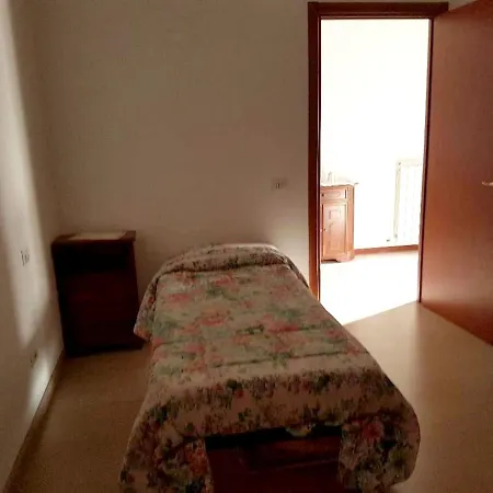 Ferienhaus House With 5 Bedrooms In With Furnished Garden And Wifi 18 Km From The Beach *