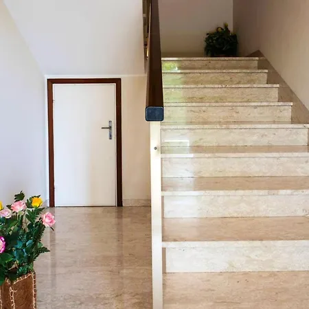 House With 5 Bedrooms In With Furnished Garden And Wifi 18 Km From The Beach * Monte San Pietrangeli